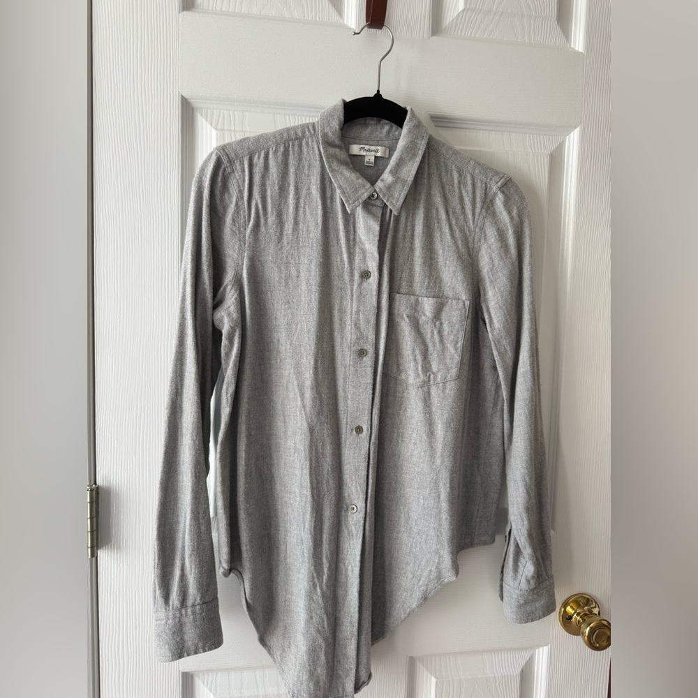 Madewell Women’s Gray Flannel Sunday Button Down Shirt(Long-Sleeve)
Size: Small